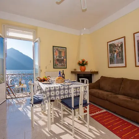 Sleeps 4 Appartement Varenna